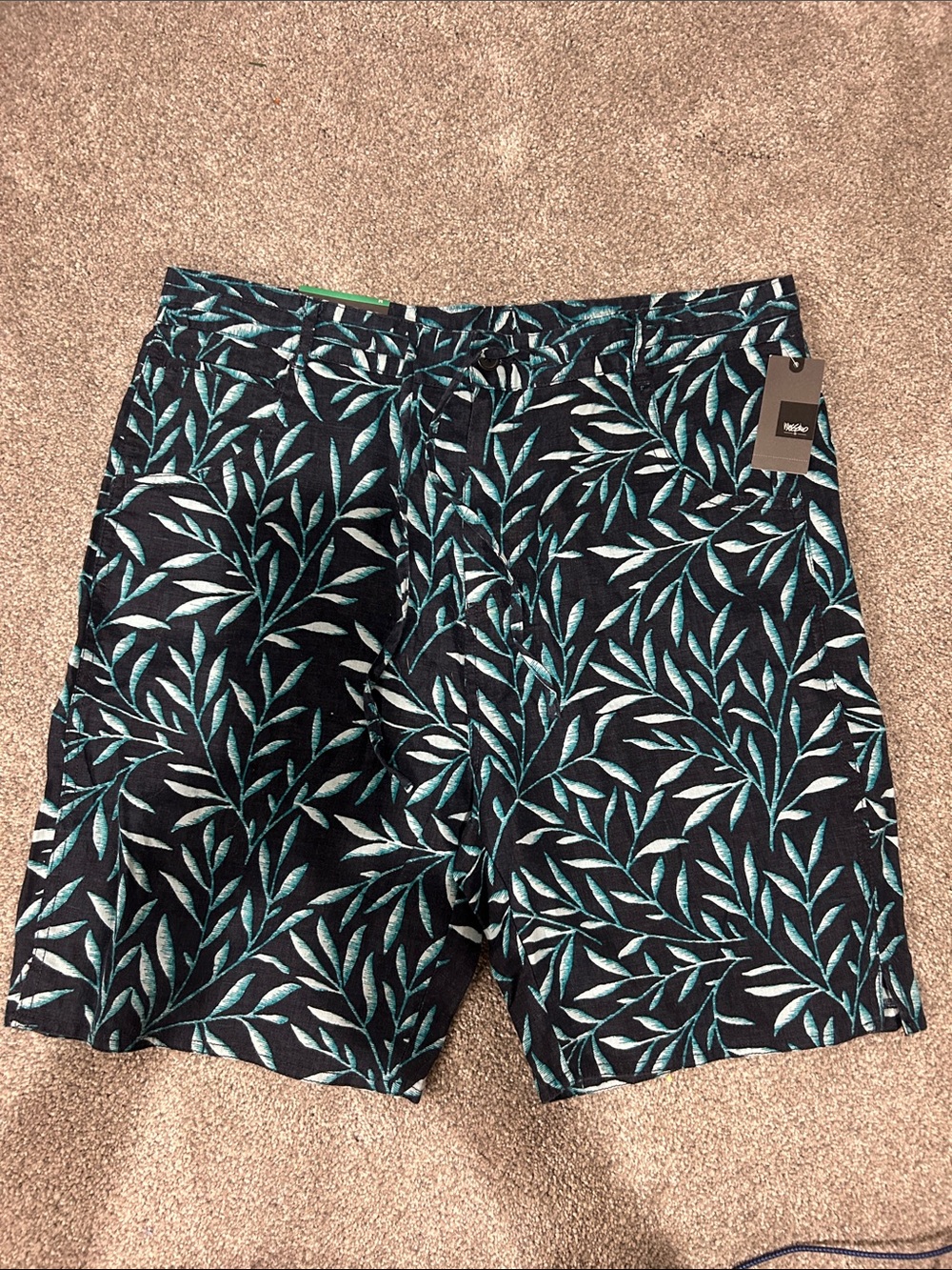 Men's Med NWT Navy Teal Leaf Shorts